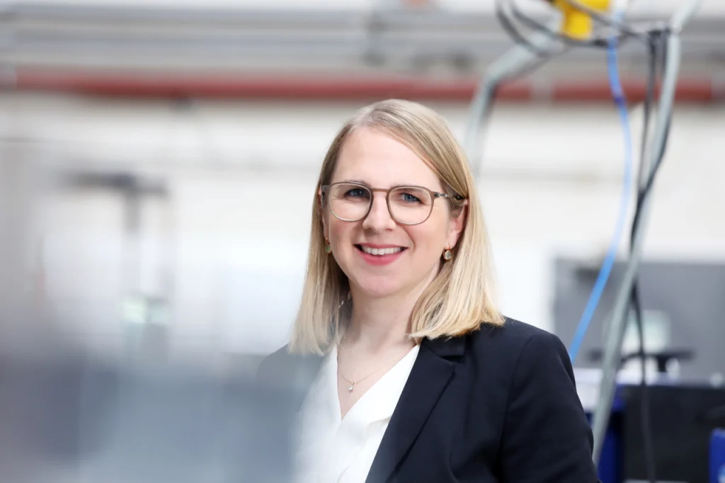 Mitarbeiterin von IsoProfil im Beratungsgespräch