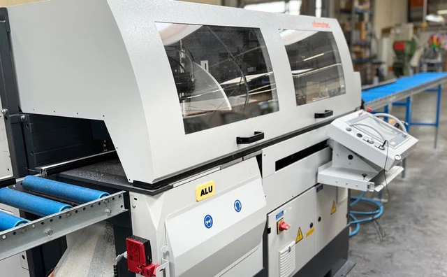Neuer Sägeautomat Elumatec SAS 142/44 in der Fertigung von IsoProfil